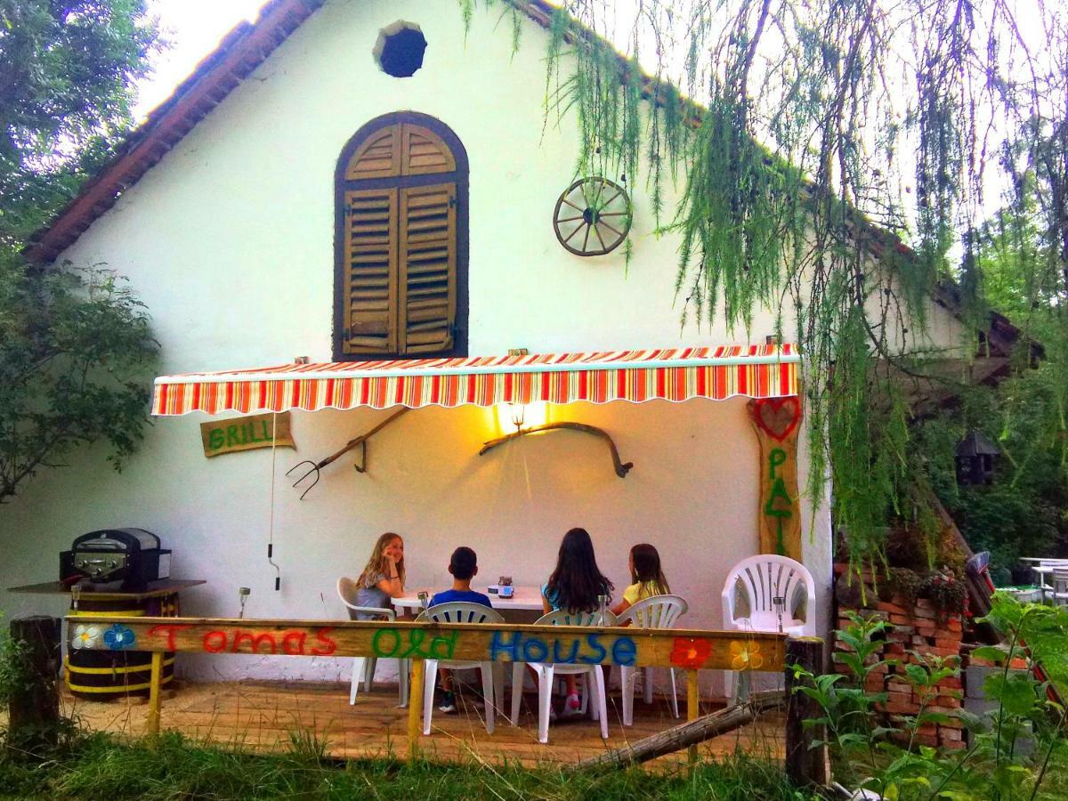 Tomas Old House - River